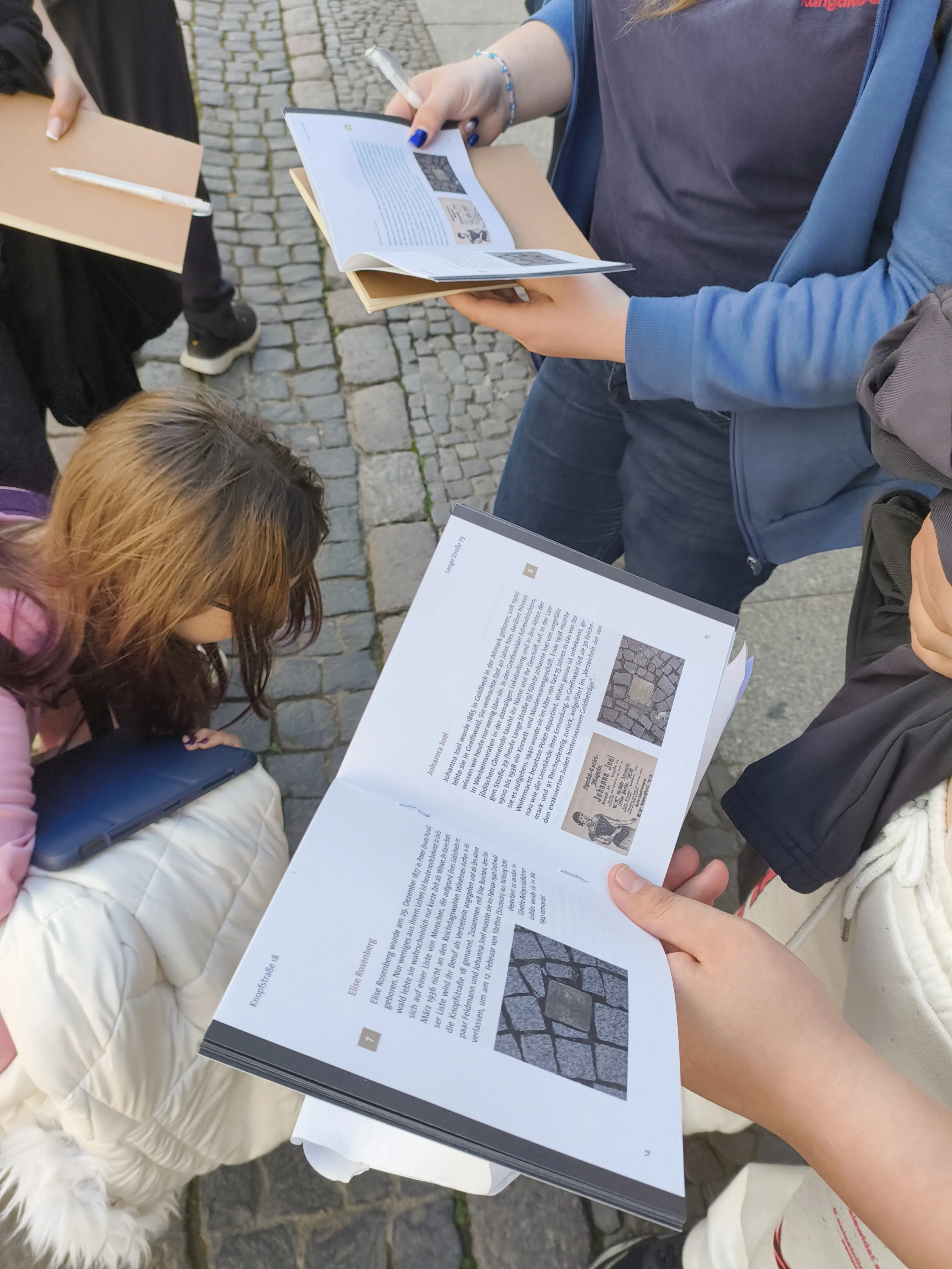 Stolpersteine - kleine Denkmale
